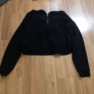 Black cropped hoodie from forever 21 size MEDIUM